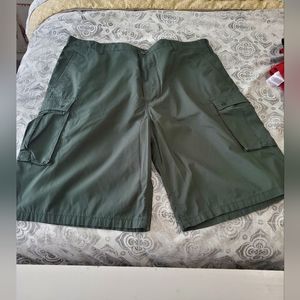 Levi's men's snap cargo dk green color sz 42